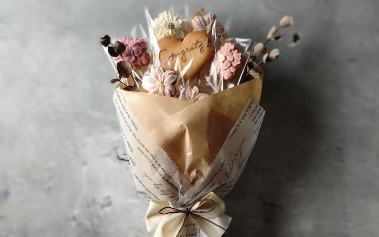 島で話題のケーキショップが作る<br>可愛らしいクッキーの花束