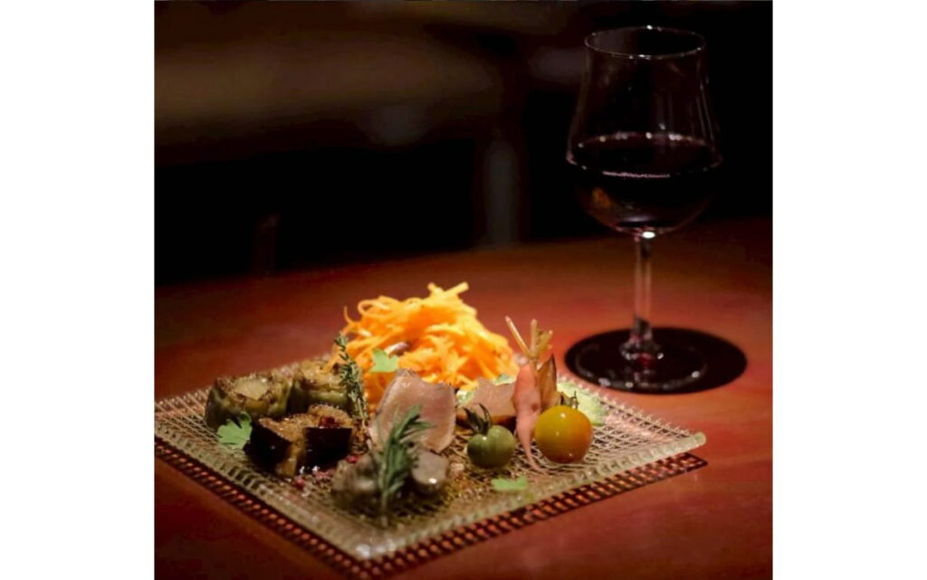 宮古食材を使った絶品料理<br>隠れ家的なワインバル