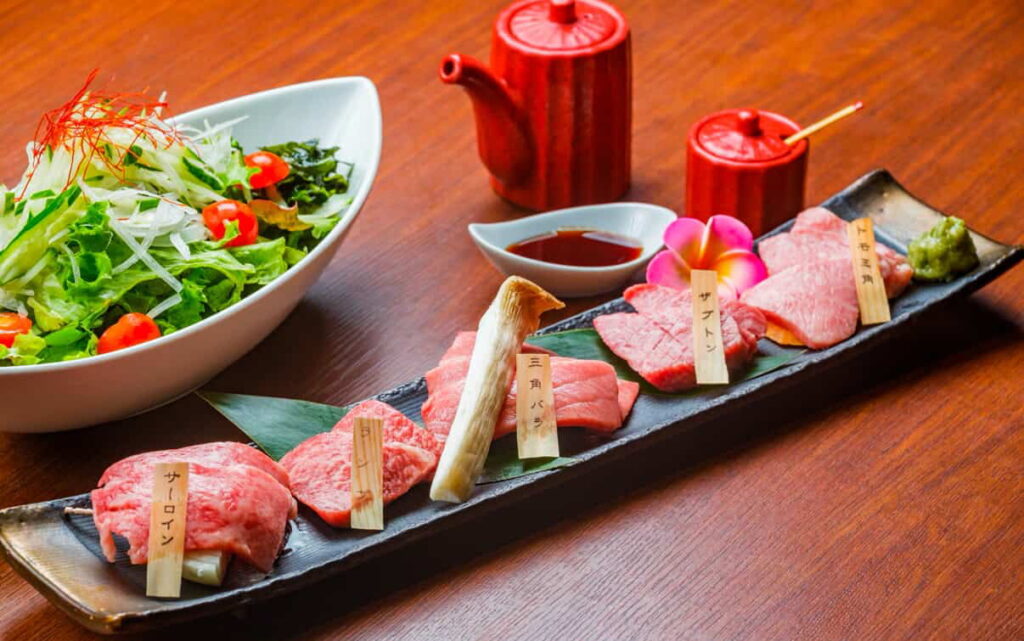 宮古牛を中心とした<br>厳選素材を炭火で味わう