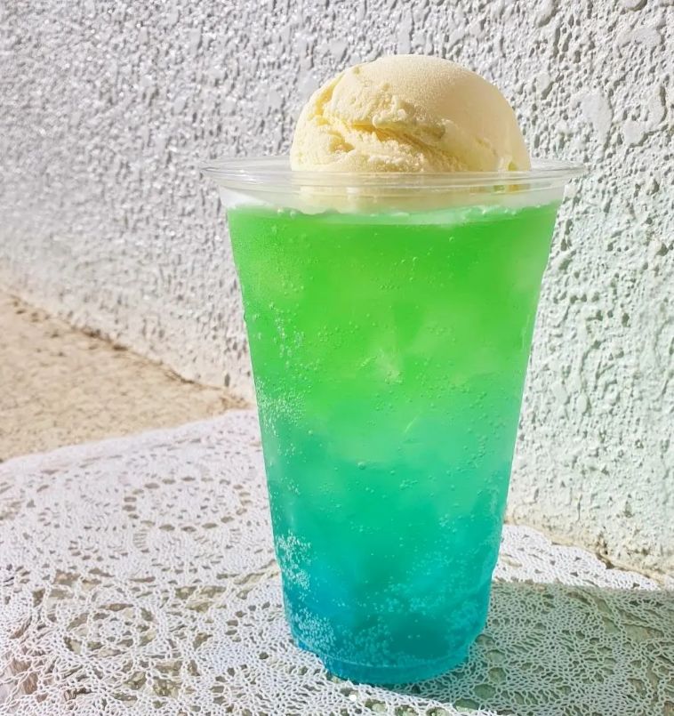 宮古ブルーをイメージ！<BR>南国気分を盛り上げるクリームソーダ